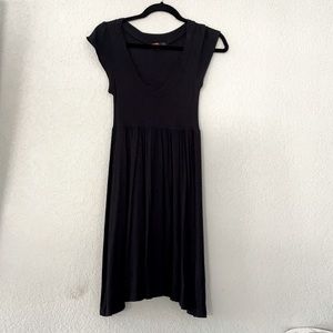 Relaxed black dress
